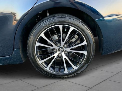 Used 2020 Toyota Camry SE image 11