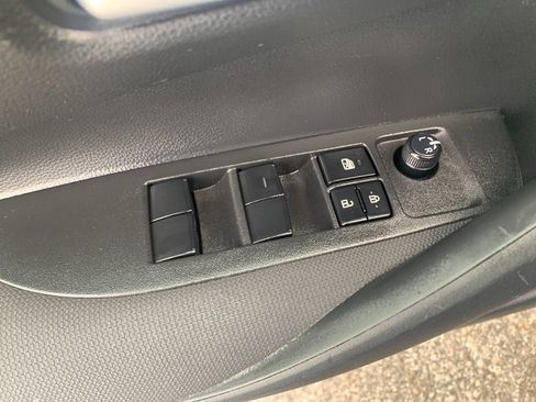 Used 2021 Toyota Corolla LE FWD image 13