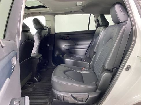 Certified 2024 Toyota Highlander XLE AWD/4WD image 13