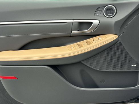Used 2025 Hyundai Sonata Limited image 17