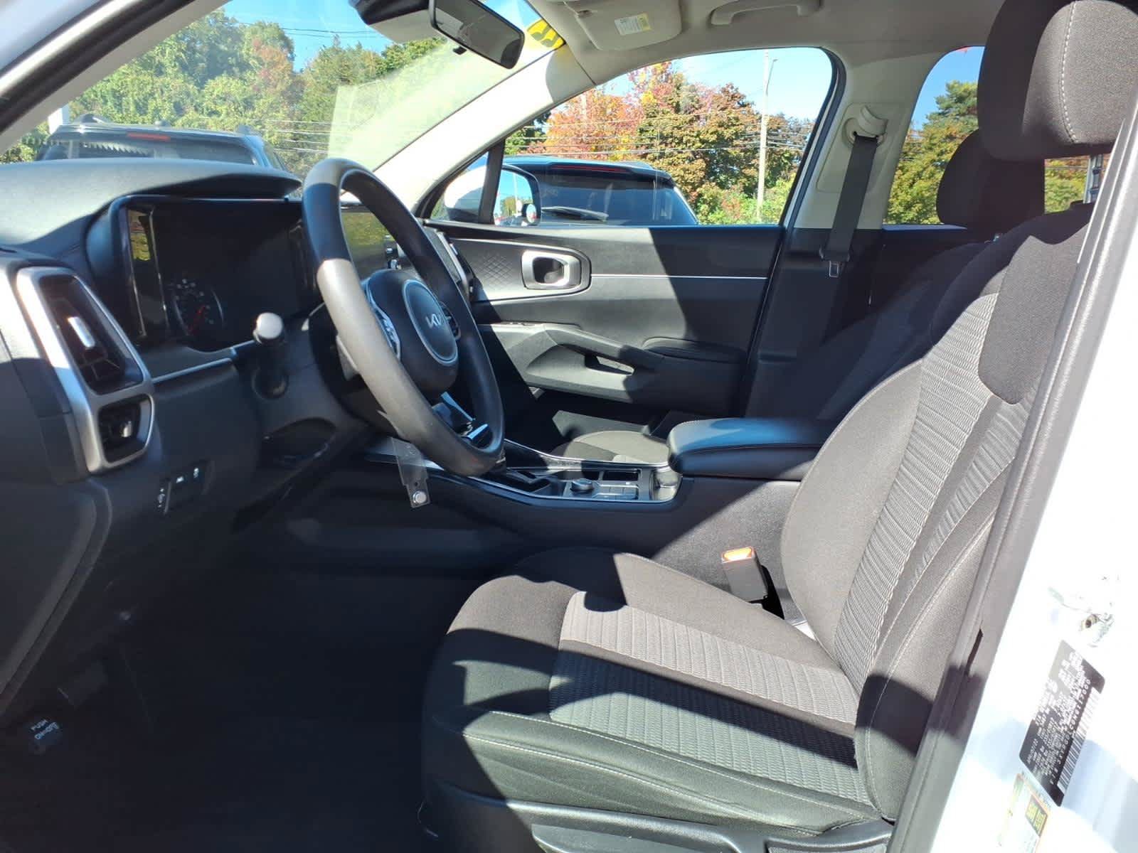 Used 2022 Kia Sorento LX AWD/4WD image 11