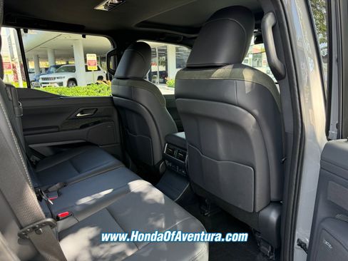 Used 2024 Lexus GX 550 AWD/4WD image 12