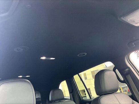 Used 2024 GMC Acadia Elevation image 30