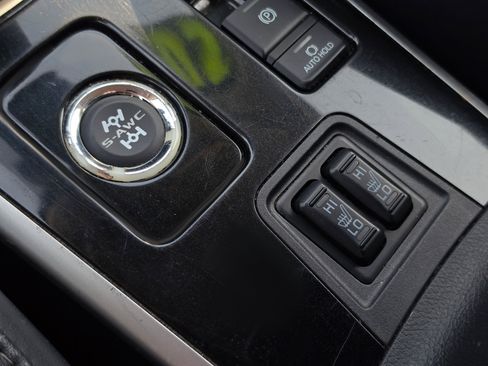 Used 2020 Mitsubishi Outlander SEL AWD/4WD image 24