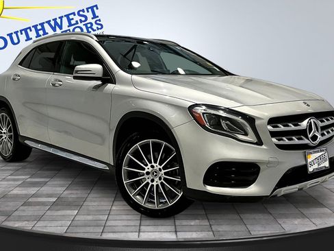 Used 2018 Mercedes-Benz GLA 250 4MATIC image 3