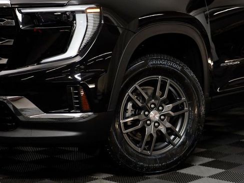 Used 2025 GMC Acadia Elevation image 4