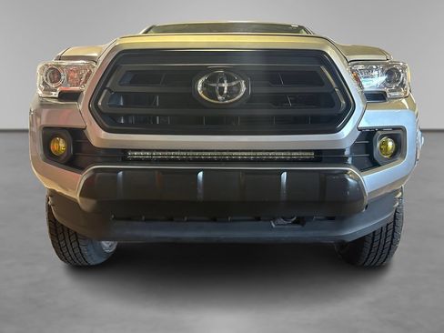 Used 2020 Toyota Tacoma SR AWD/4WD image 14