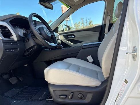 Certified 2024 Nissan Rogue SL FWD image 13