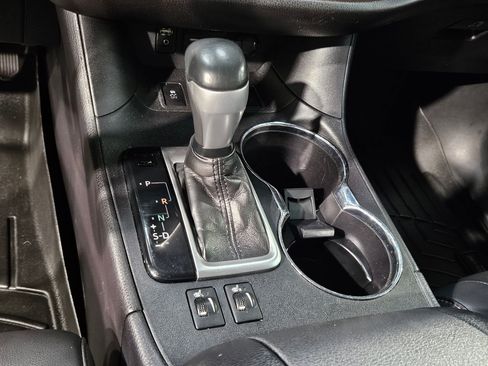 Used 2019 Toyota Highlander XLE FWD image 33