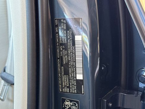 New 2026 Volvo XC60 B5 Ultra image 28