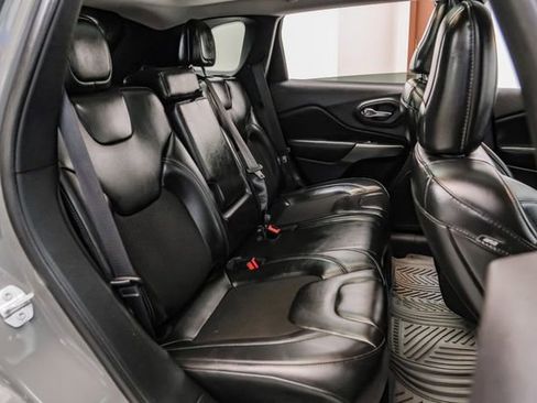 Used 2020 Jeep Cherokee Latitude Plus w/ Comfort/Convenience Group image 30