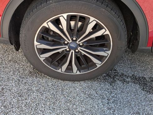 Used 2022 Ford Escape SE w/ SE Sport Appearance Package image 6