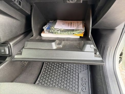 Used 2023 Jeep Renegade Latitude image 38