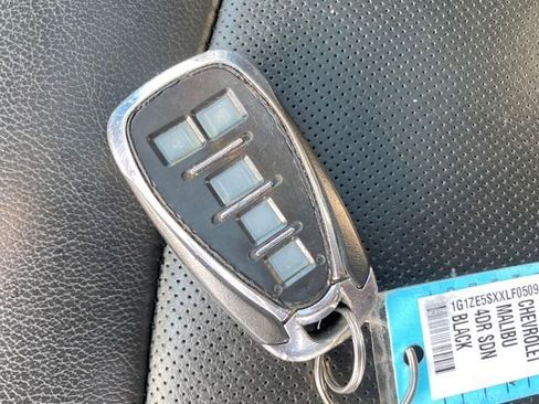 Used 2020 Chevrolet Malibu Premier FWD image 23