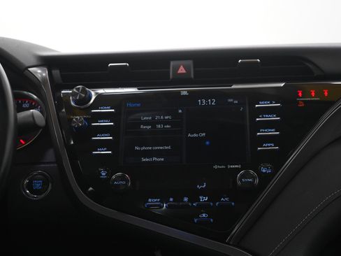 Used 2020 Toyota Camry XSE FWD image 15