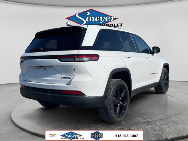 Used 2023 Jeep Grand Cherokee Limited w/ Black Appearance Package AWD/4WD image 5