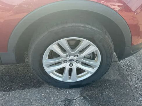 Used 2018 Ford Explorer XLT w/ Equipment Group 201A AWD/4WD image 12