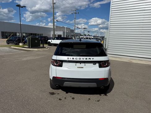 Used 2019 Land Rover Discovery Sport SE AWD/4WD image 4