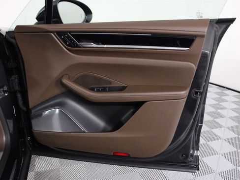 Used 2025 Porsche Macan 4 Electric image 23