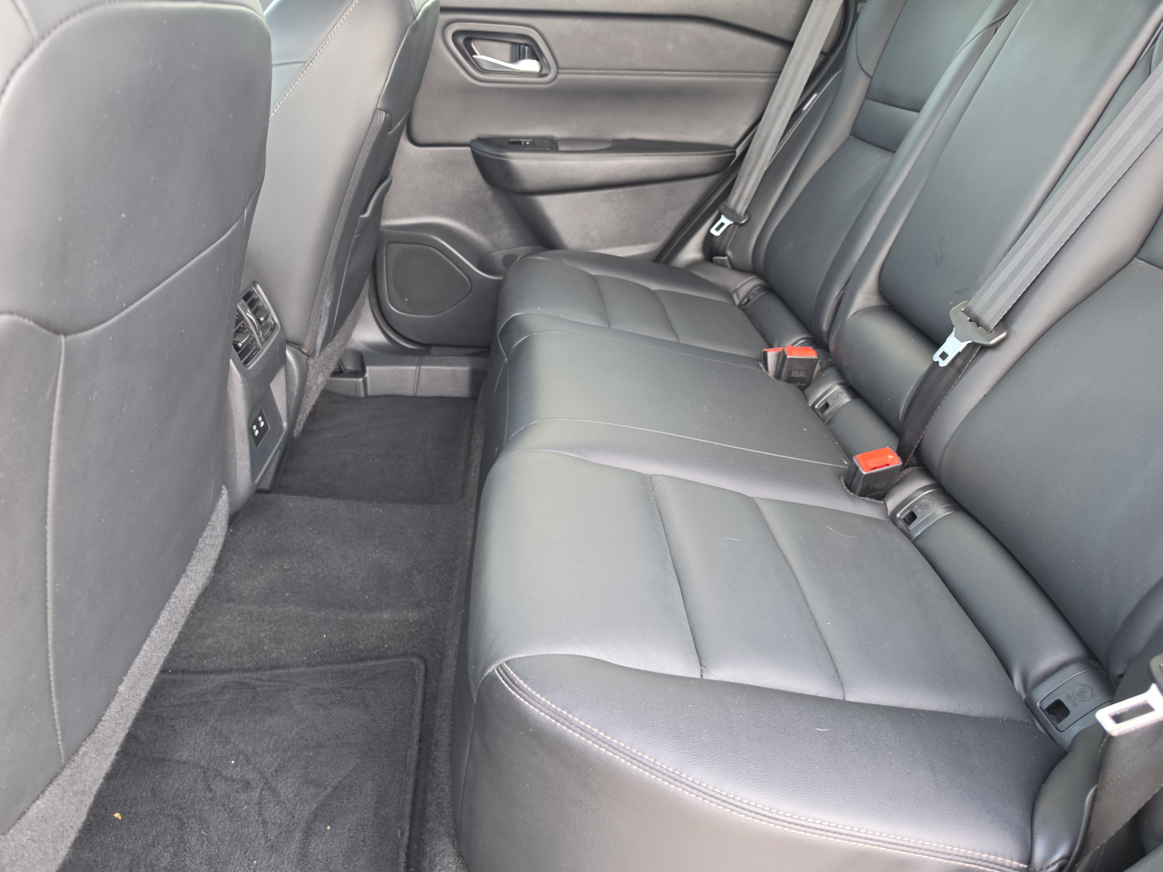 Used 2024 Nissan Rogue SL FWD image 9