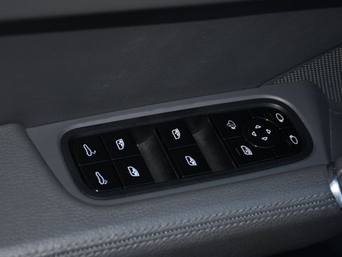 Used 2019 Porsche Cayenne image 12