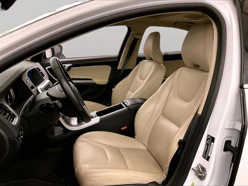 Used 2017 Volvo S60 T5 Inscription image 24