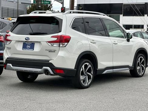 Used 2023 Subaru Forester Touring image 3