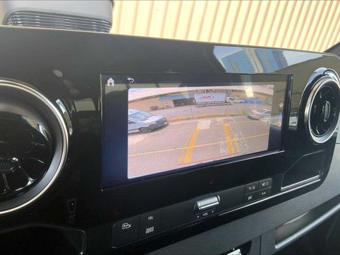 Used 2025 Mercedes-Benz Sprinter 2500 image 21