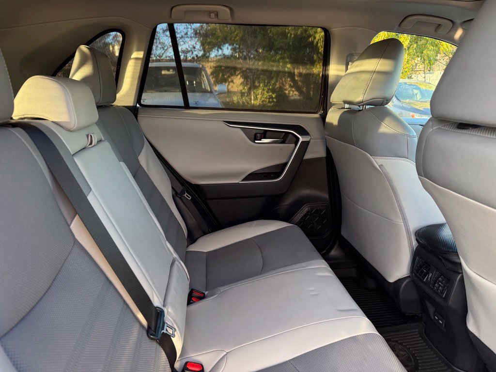 Used 2022 Toyota RAV4 Limited AWD/4WD image 19