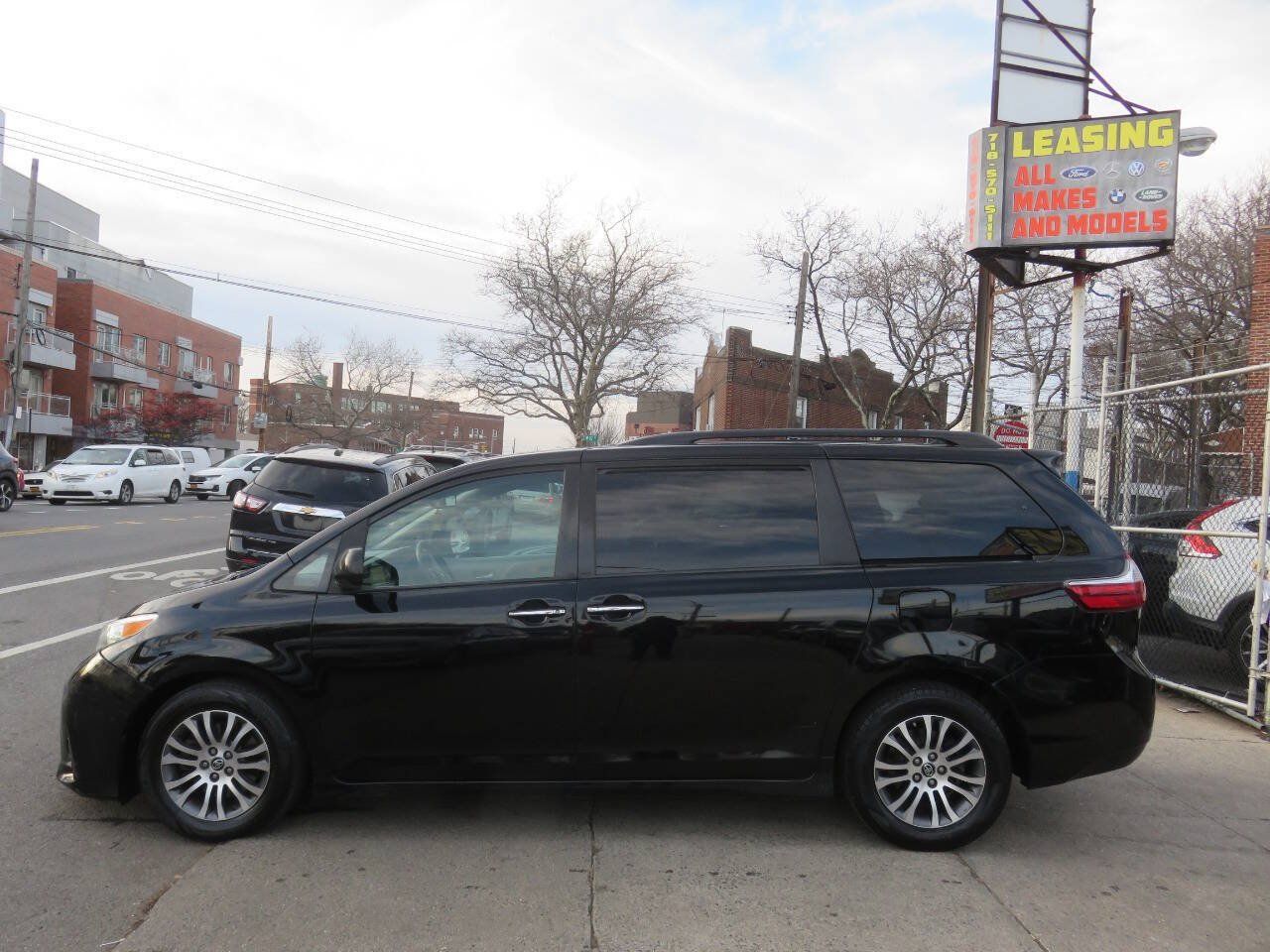 Used 2019 Toyota Sienna XLE FWD image 7