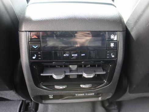 Used 2022 Jeep Grand Cherokee L Limited image 35