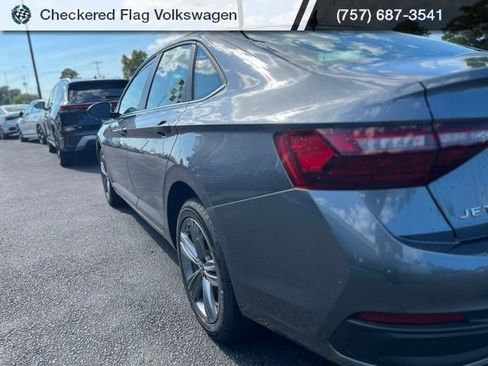 Used 2024 Volkswagen Jetta SE FWD image 6