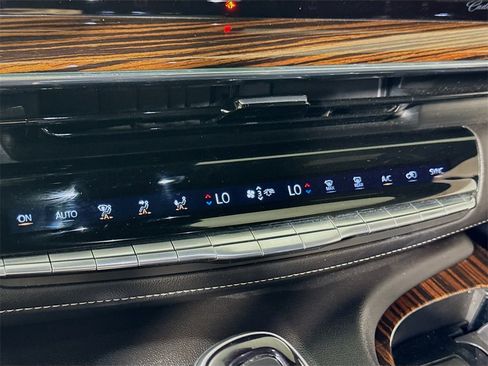 Used 2021 Cadillac Escalade ESV Premium Luxury image 14