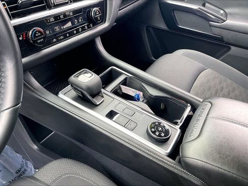 Used 2025 Nissan Pathfinder SV image 20