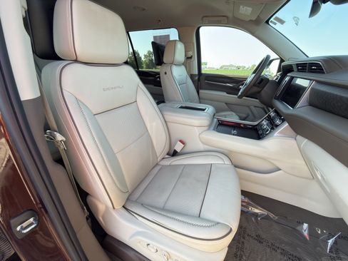 Certified 2023 GMC Yukon XL Denali w/ Max Trailering Package AWD/4WD image 12