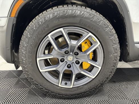 Used 2023 Rivian R1T Adventure image 9