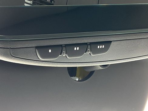 Used 2025 Genesis G70 2.5T image 27