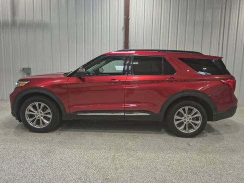 Used 2020 Ford Explorer XLT w/ Equipment Group 202A AWD/4WD image 9