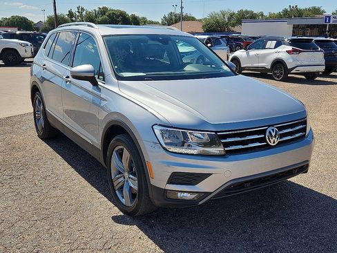 Used 2020 Volkswagen Tiguan S image 4