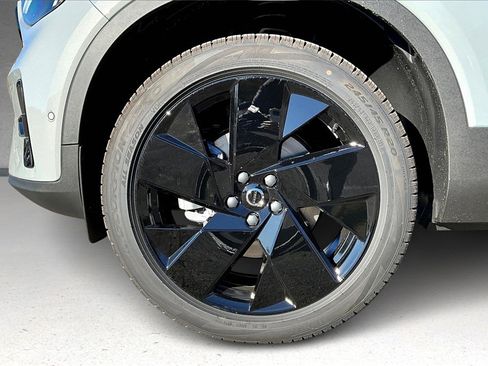 New 2026 Volvo XC40 B5 Ultra w/ Climate Package image 13