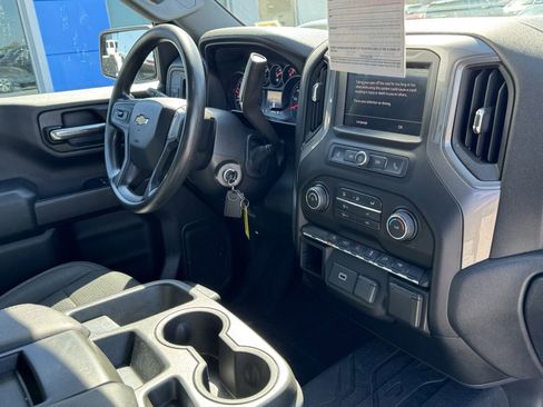 Used 2020 Chevrolet Silverado 1500 Custom w/ Custom Value Package RWD image 2
