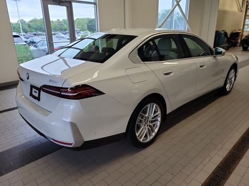 Used 2024 BMW 530i xDrive w/ Premium Package AWD/4WD image 5