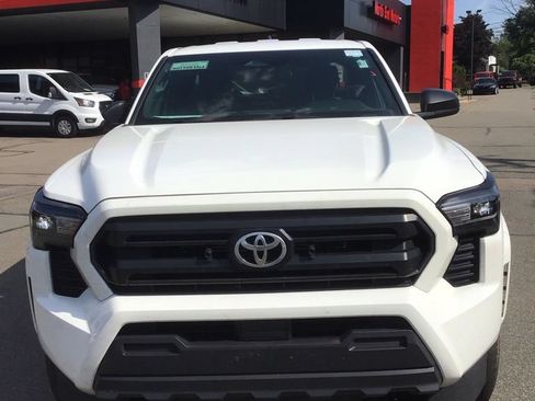 Used 2025 Toyota Tacoma SR RWD image 2