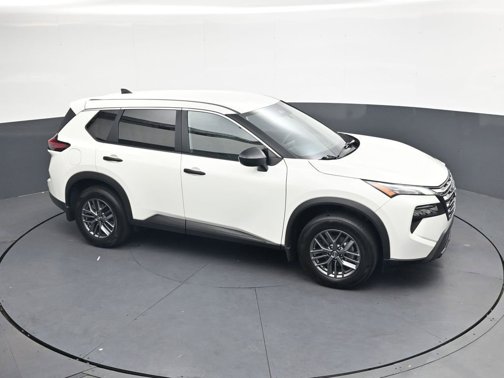 Used 2025 Nissan Rogue S AWD/4WD image 29