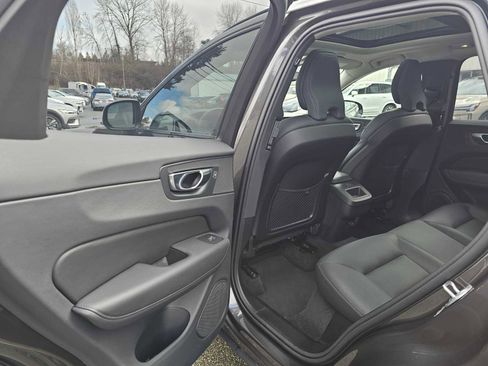 Certified 2025 Volvo XC60 B5 Plus image 18