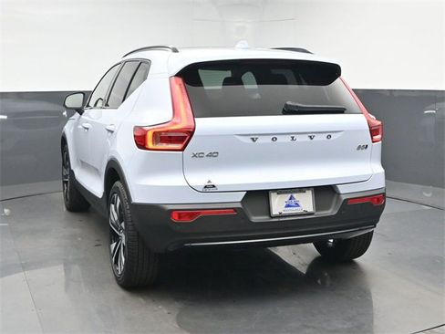 Used 2024 Volvo XC40 B5 Ultimate w/ Protection Package Premier image 2
