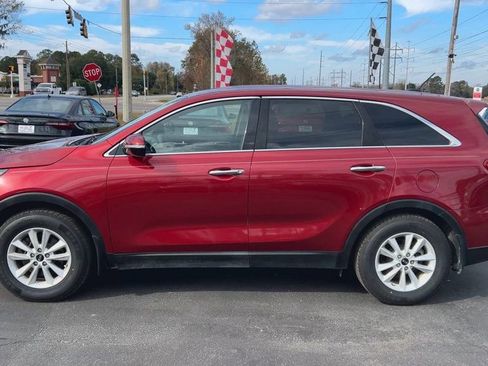 Used 2020 Kia Sorento LX image 5