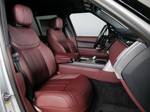 New 2025 Land Rover Range Rover SE image 3