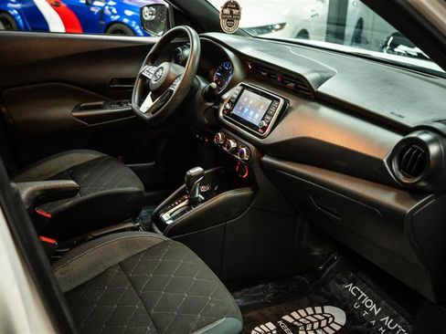 Used 2019 Nissan Kicks S image 10