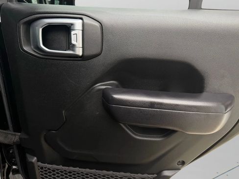 Used 2018 Jeep Wrangler Unlimited Sport S image 11